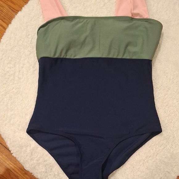 no brand label Other - Green and Pink One-Piece Swimwear with Classic Design Size M